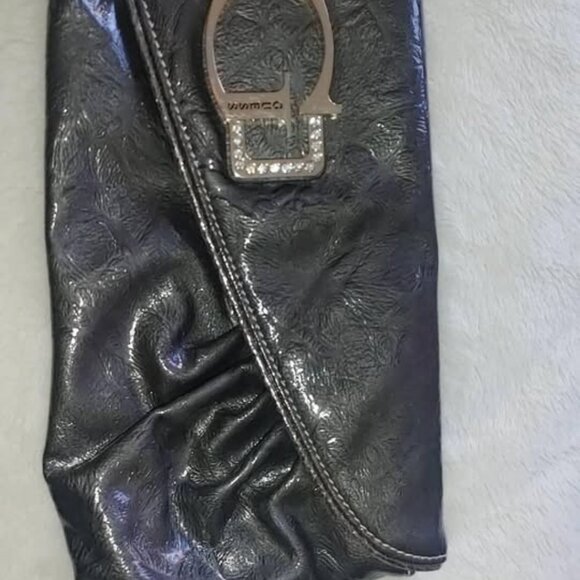 Guess Purse - Picture 1 of 2